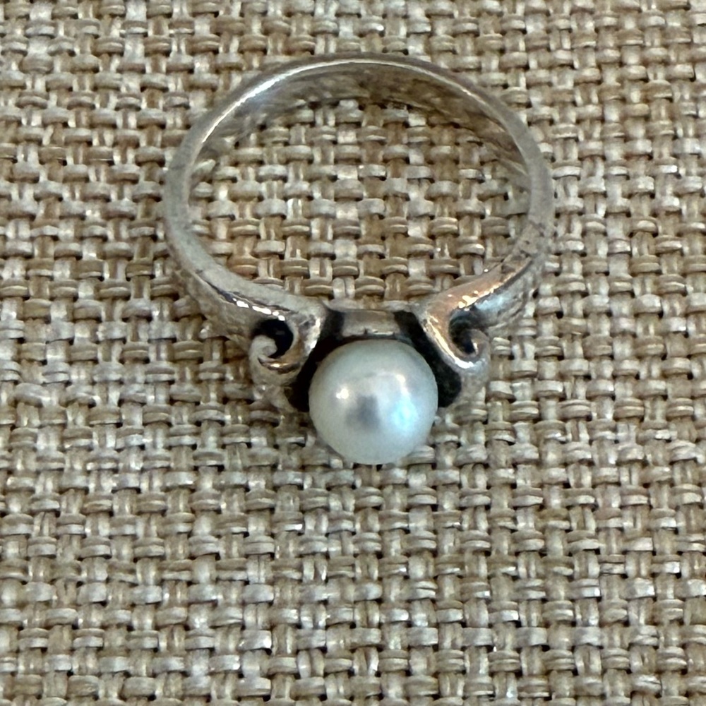 James Avery Elegant Silver Pearl Ring